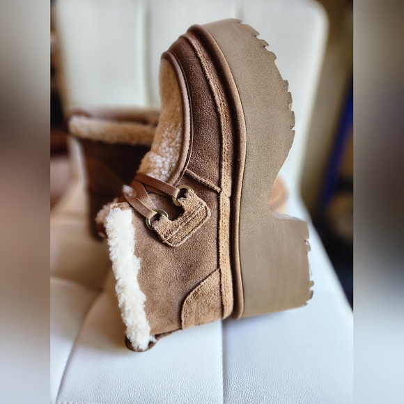 Size 9 - UGG Classic Cozy Tan Shearling Women's Platform Shoes - Picture 7 of 15
